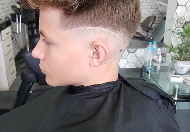 Barber Shop Haircuts & Shaves - Νεόφυτος Μιχάλης Κομμωτήρια & Κουρεία Πάτρα 02