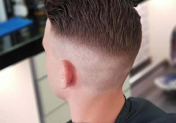 Barber Shop Haircuts & Shaves - Νεόφυτος Μιχάλης Κομμωτήρια & Κουρεία Πάτρα 04