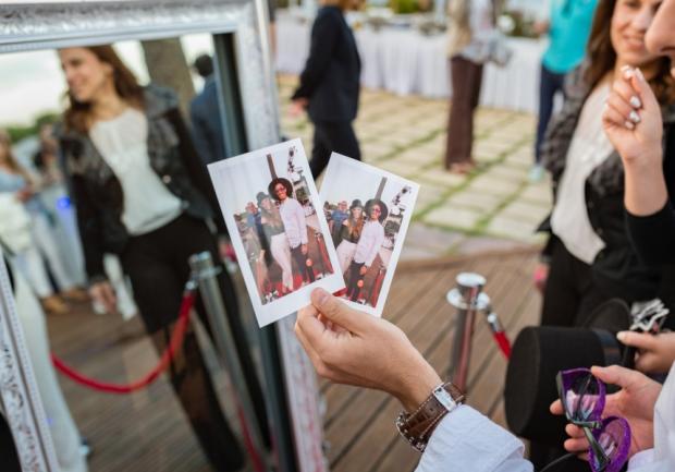 Celebrate Mirror Photo Booth | Πάτρα | Υπηρεσίες Γάμου 1