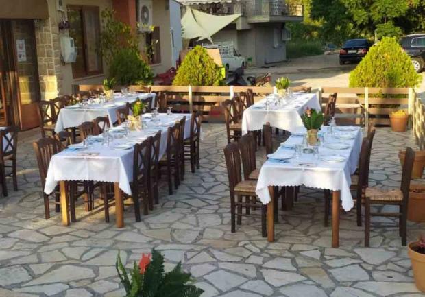 Δελημάρης Αντώνης | Ψητοπωλείο στη Ναύπακτο, γάμος
