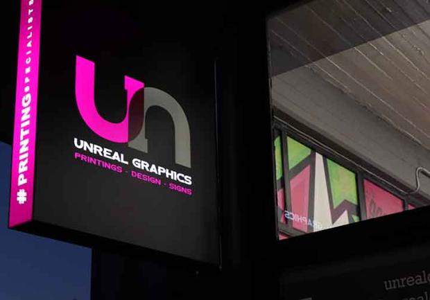 Unreal Graphics | Επιγραφές στην Πάτρα, 1